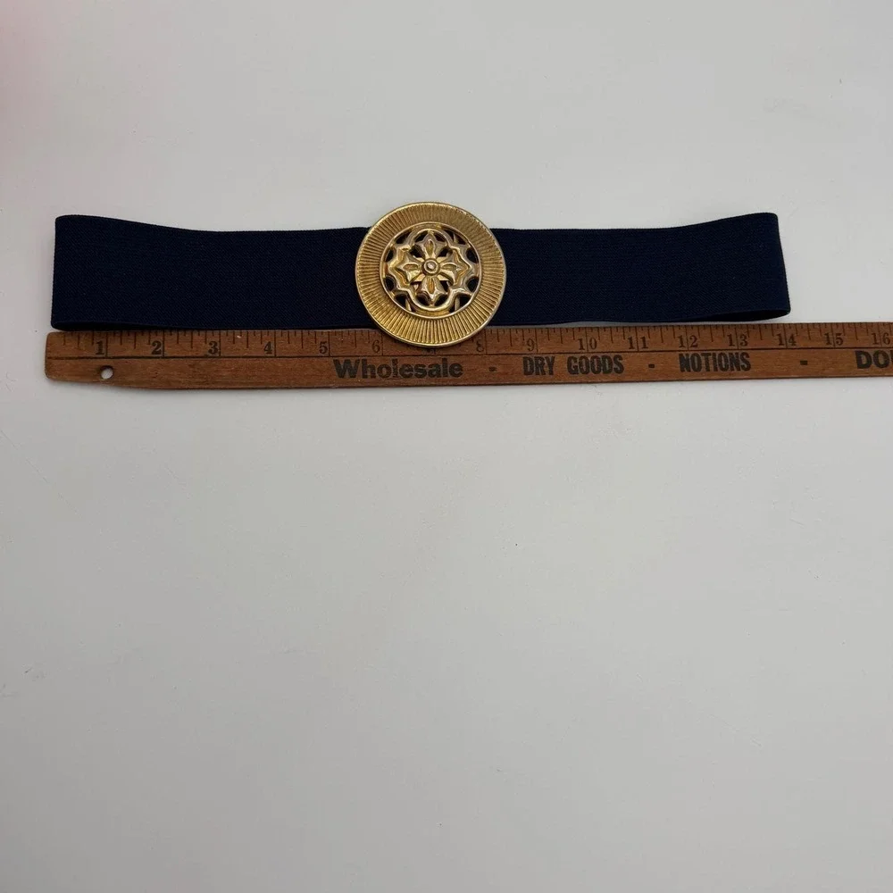 Vintage Navy Blue Elastic Cinch Belt Gold Filigree Round Buckle Medium 27 Inch